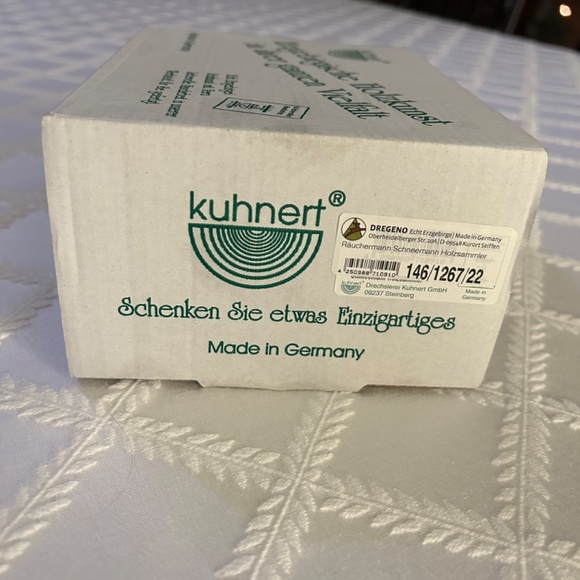 Kuhnert Christmas Snowman Smoker Wood Gatherer - Picture 7 of 9